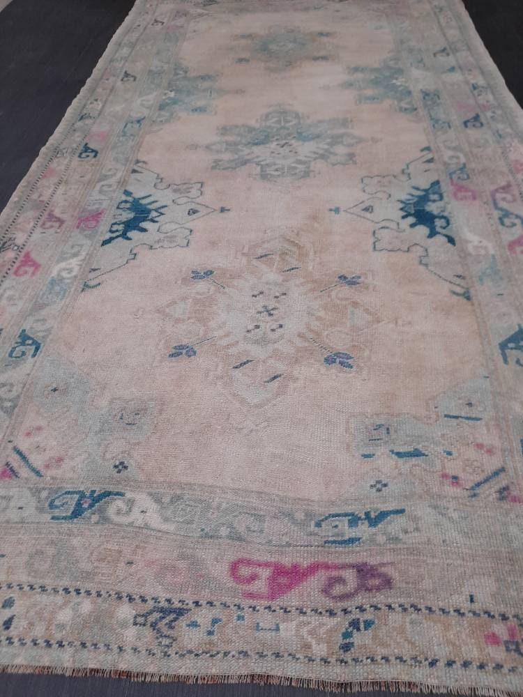 Beige Turkish Runner Rug 4' 8" x 8' 10" Hand-Knotted close-up