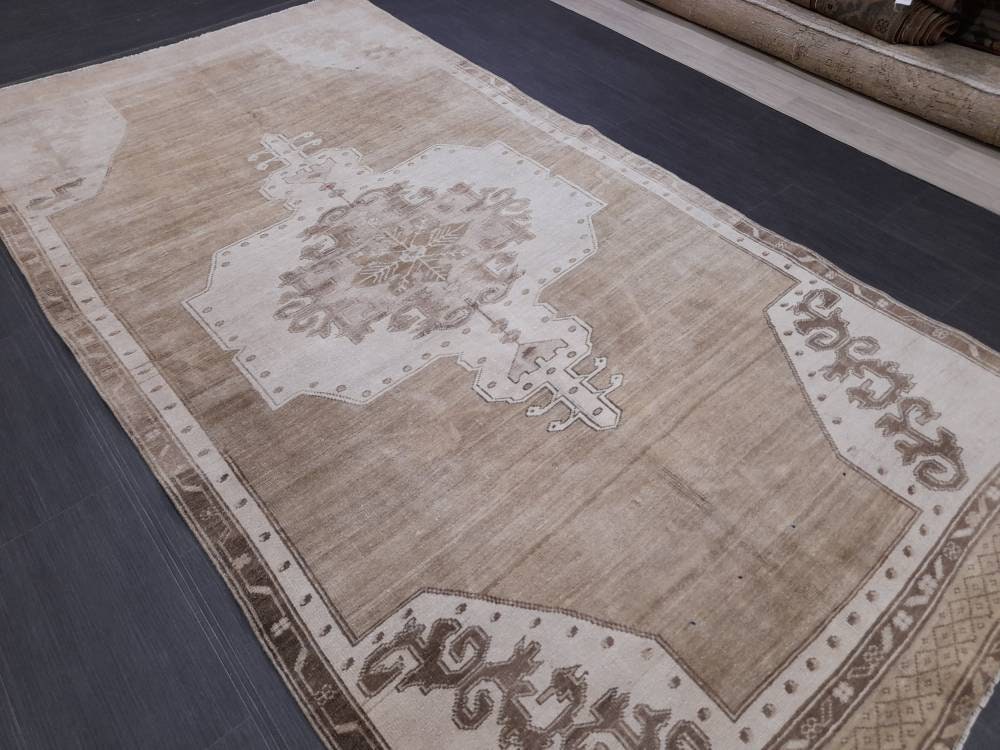 Beige Turkish Vintage Rug 4' 7" x 9' Hand-Knotted | No. WR17086