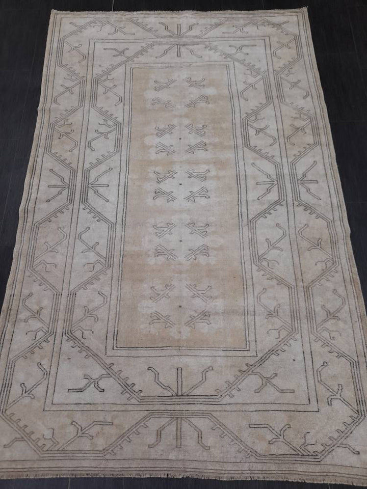 Beige Turkish Vintage Rug 5' 3" x 8' 4" Hand-Knotted texture