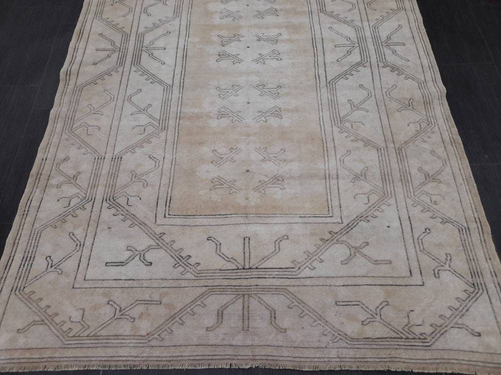 Beige Turkish Vintage Rug 5' 3" x 8' 4" Hand-Knotted detail