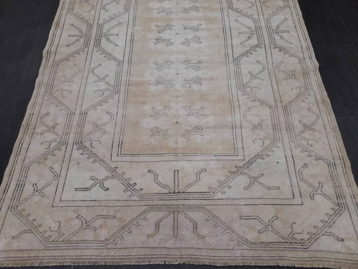 Beige Turkish Vintage Rug 5' 3" x 8' 4" Hand-Knotted detail