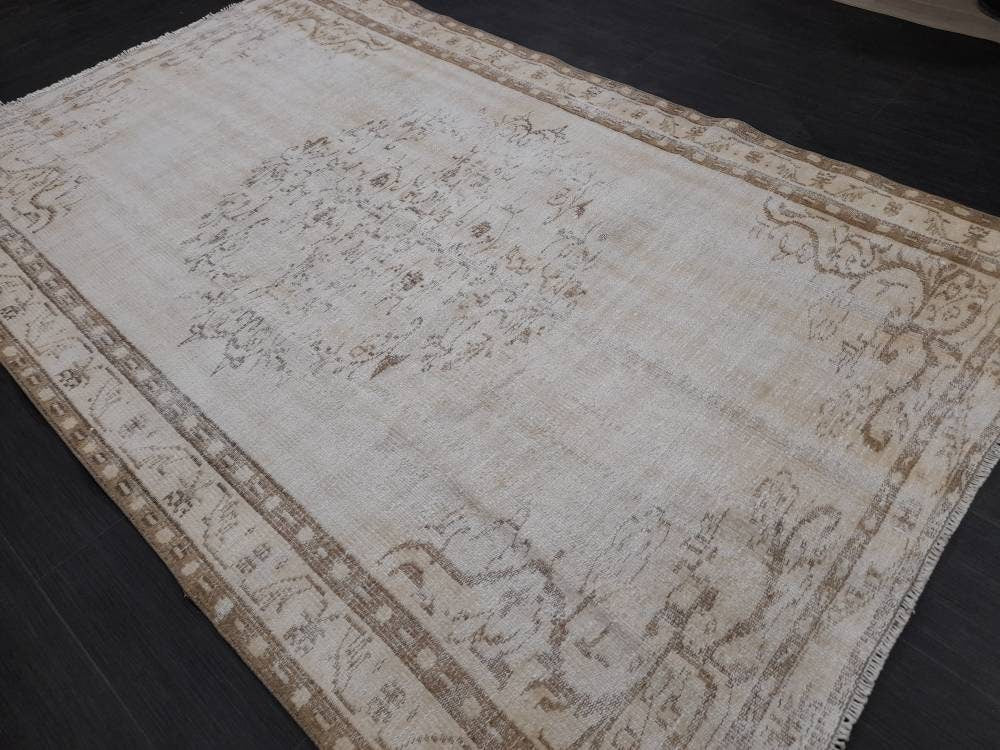Beige Turkish Oushak Rug 5' 2" x 8' 2" Hand-Knotted | No. WR17760