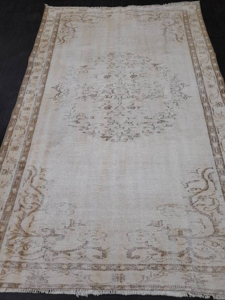 Beige Turkish Oushak Rug 5' 2" x 8' 2" Hand-Knotted | No. WR17760