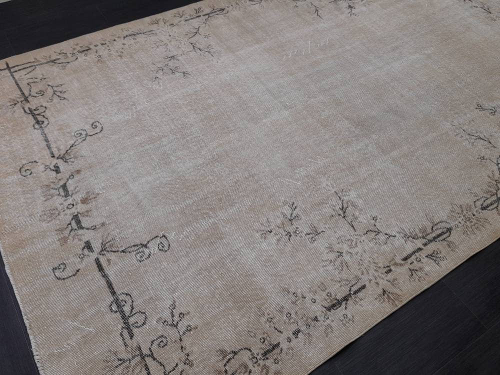 Beige Turkish Vintage Rug 6' 6" x 9' 8" Hand-Knotted | No. WR68017