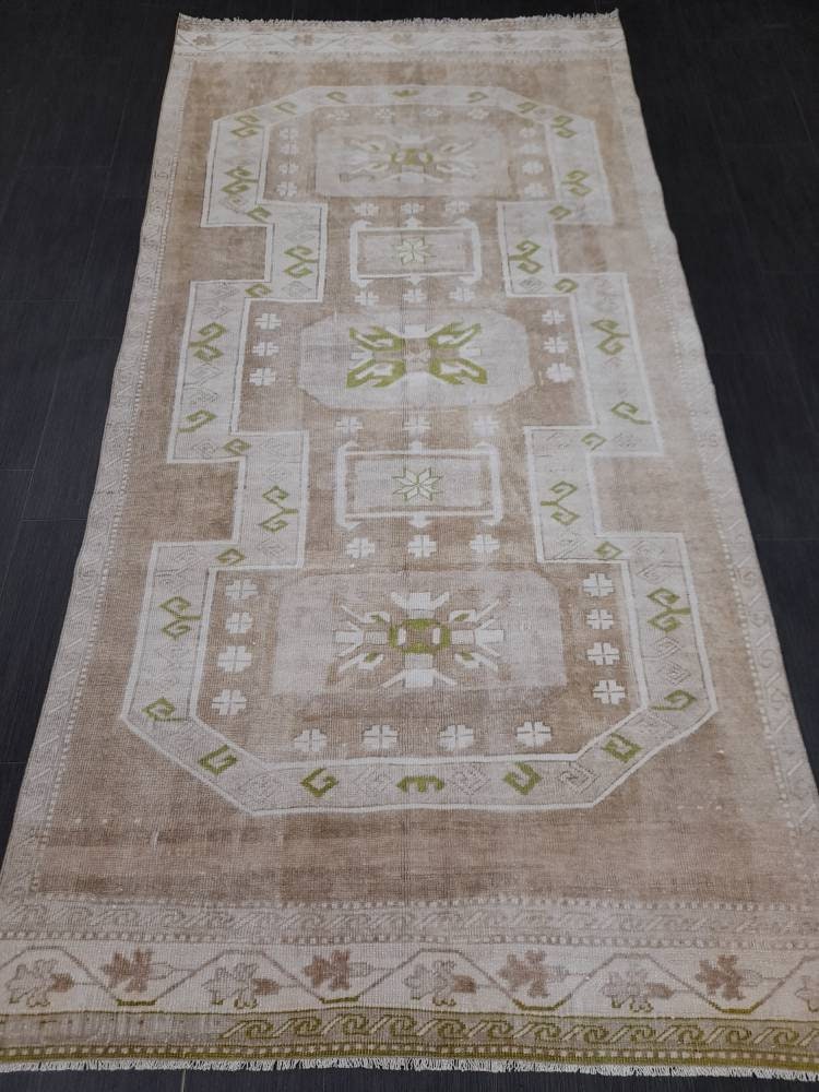 Beige Turkish Oushak Rug 4' 6" x 9' Hand-Knotted border