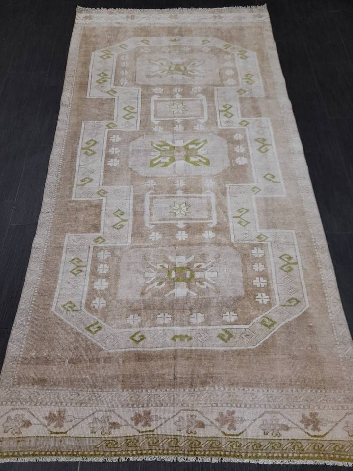 Beige Turkish Oushak Rug 4' 6" x 9' Hand-Knotted border
