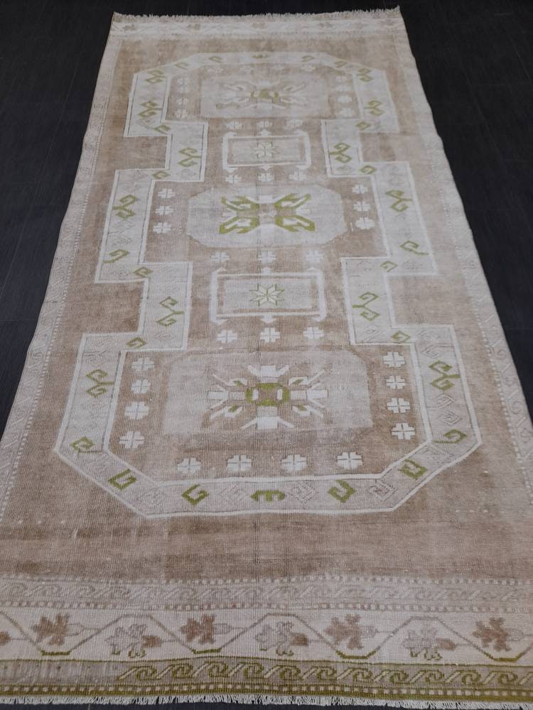 Beige Turkish Oushak Rug 4' 6" x 9' Hand-Knotted field