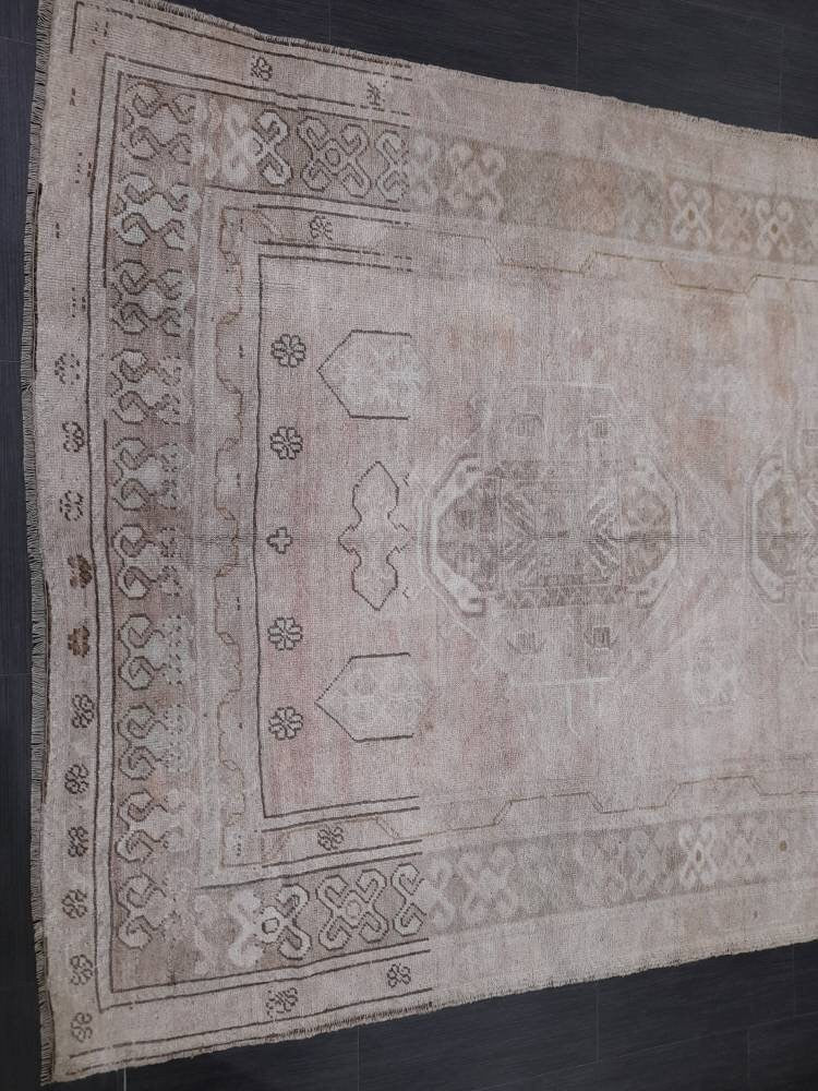 Beige Turkish Runner Rug 5' 10" x 10' 6" Hand-Knotted close-up