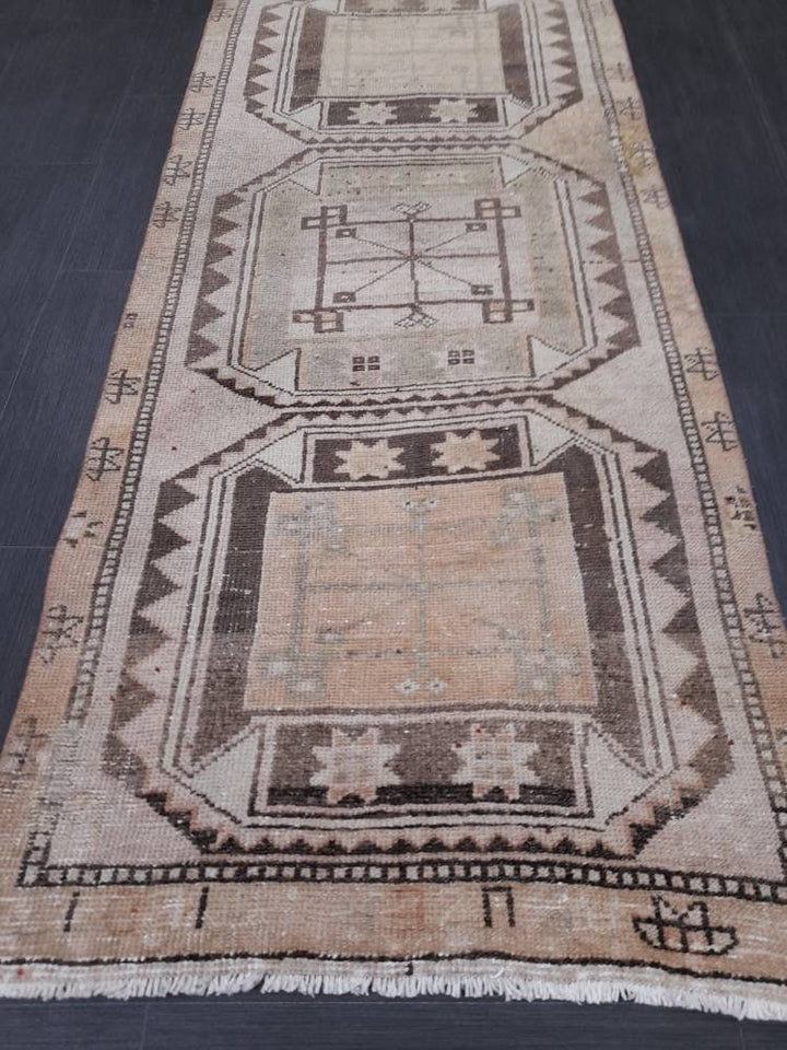 Beige Turkish Runner Rug 2' 8" x 10' 8" Hand-Knotted pattern