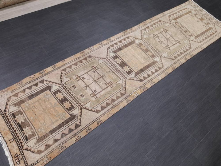 Beige Turkish Runner Rug 2' 8" x 10' 8" Hand-Knotted detail