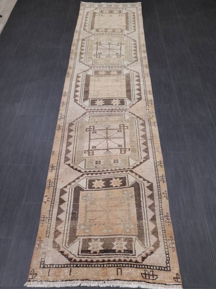 Beige Turkish Runner Rug 2' 8" x 10' 8" Hand-Knotted border