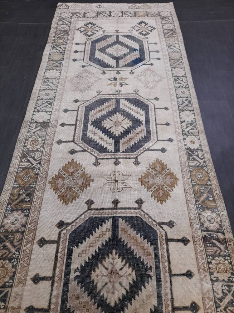 Beige Turkish Runner Rug 4' 7" x 13' 1" Hand-Knotted texture