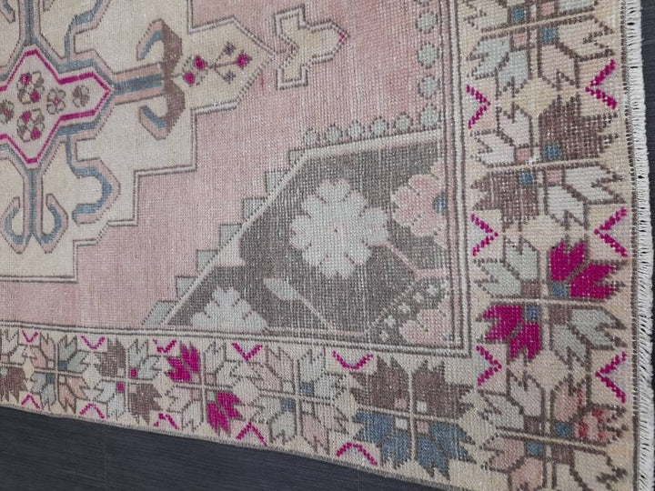 Beige Turkish Oushak Rug 4' 1" x 6' 10" Hand-Knotted close-up