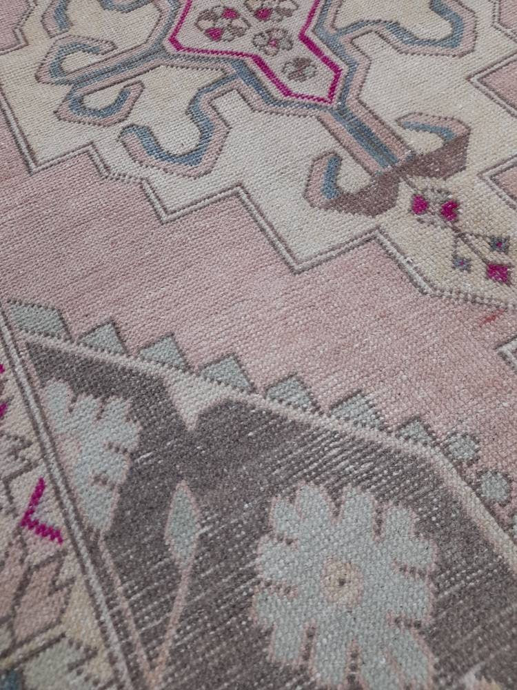Beige Turkish Oushak Rug 4' 1" x 6' 10" Hand-Knotted texture