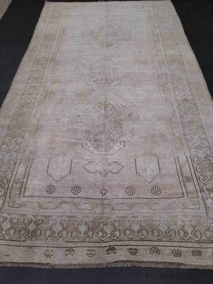 Beige Turkish Runner Rug 5' 10" x 10' 6" Hand-Knotted detail