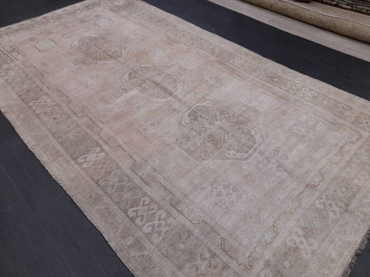 Beige Turkish Runner Rug 5' 10" x 10' 6" Hand-Knotted border