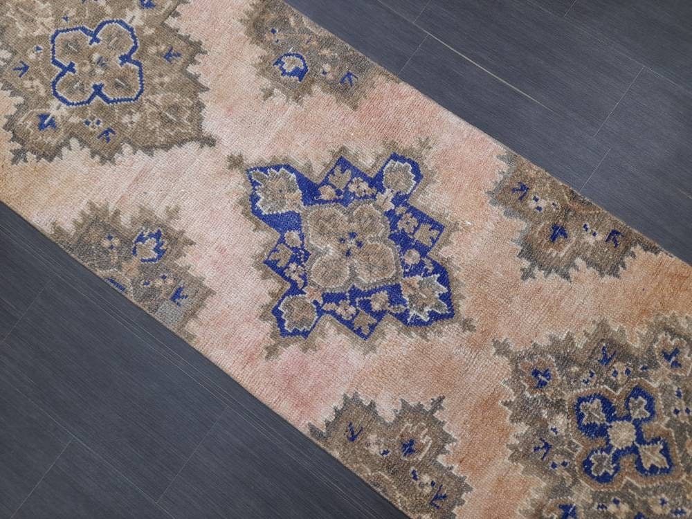 Turkish Runner Rug 2' 7" x 11' 7" Hand-Knotted texture
