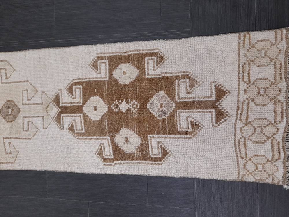 Turkish Runner Rug 1' 10" x 10' 6" Hand-Knotted border
