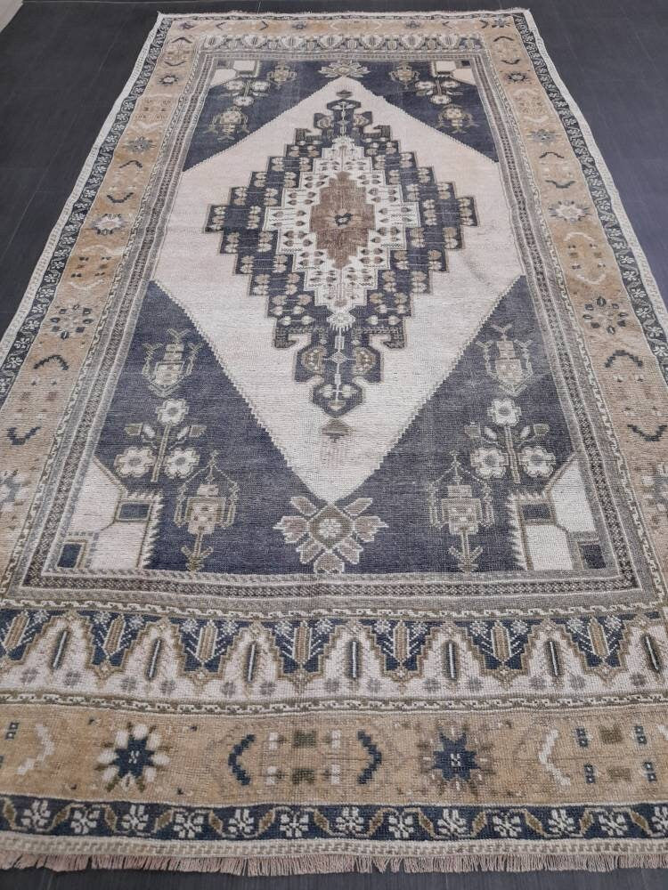 Beige Turkish Runner Rug 5' x 9' 4" Hand-Knotted close-up