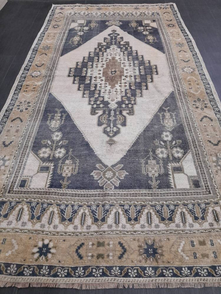 Beige Turkish Runner Rug 5' x 9' 4" Hand-Knotted close-up