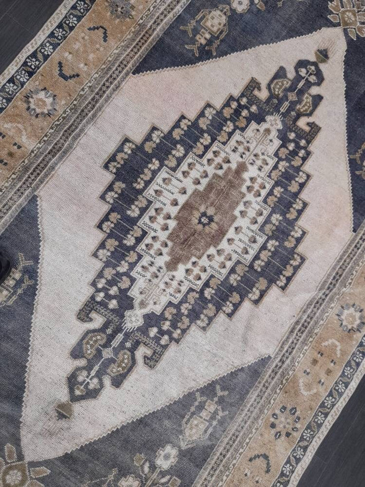 Beige Turkish Runner Rug 5' x 9' 4" Hand-Knotted texture
