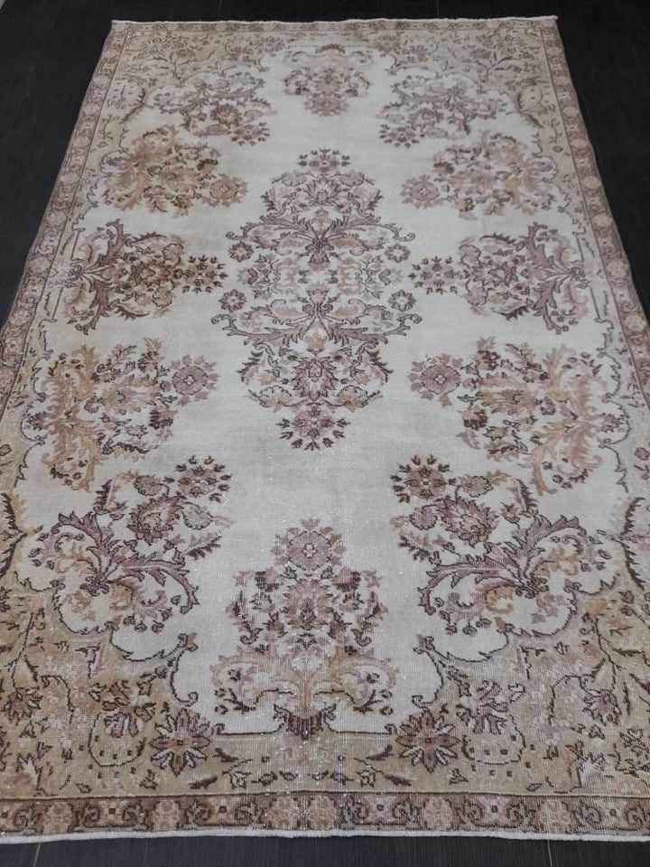 Beige Turkish Runner Rug 6' 2" x 9' 9" Hand-Knotted border
