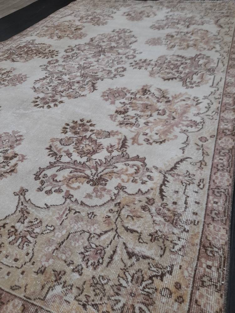 Beige Turkish Runner Rug 6' 2" x 9' 9" Hand-Knotted detail