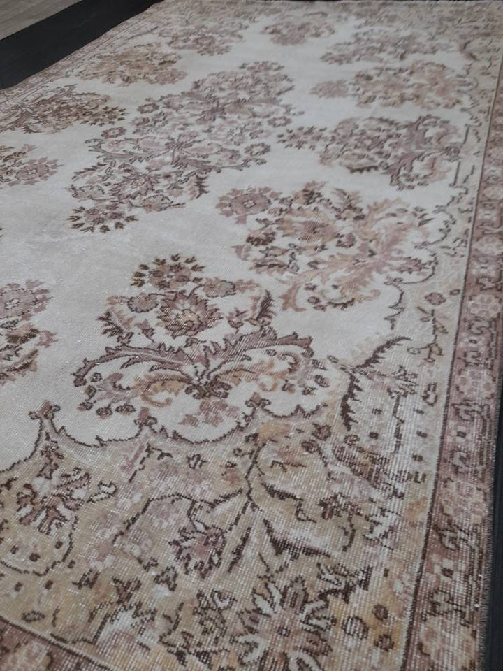 Beige Turkish Runner Rug 6' 2" x 9' 9" Hand-Knotted detail