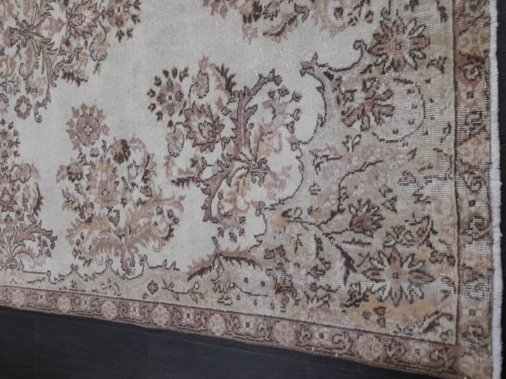 Beige Turkish Runner Rug 6' 2" x 9' 9" Hand-Knotted texture