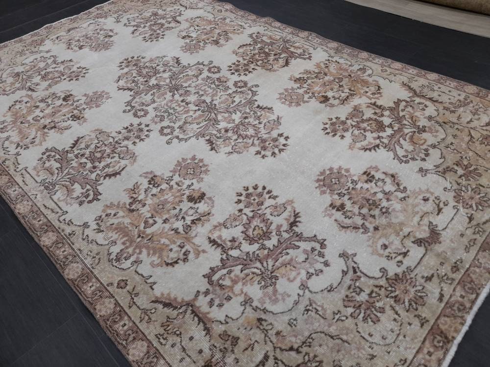 Beige Turkish Runner Rug 6' 2" x 9' 9" Hand-Knotted pattern