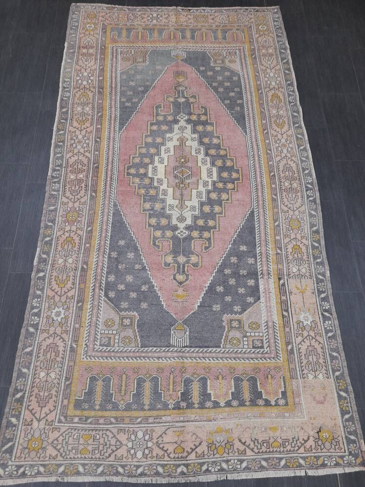 Beige Turkish Oushak Rug 4' 8" x 9' Hand-Knotted pattern