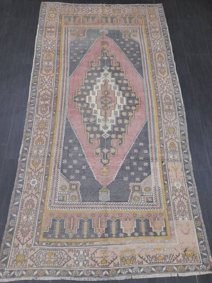 Beige Turkish Oushak Rug 4' 8" x 9' Hand-Knotted pattern