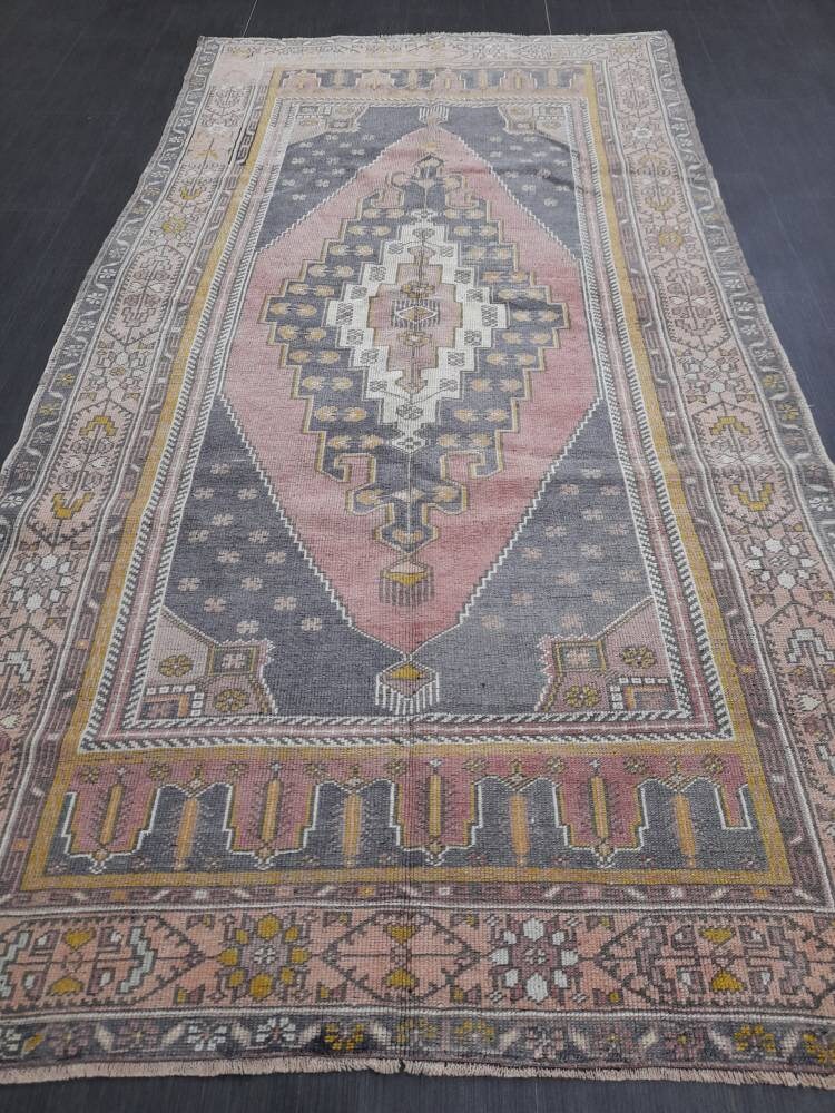 Beige Turkish Oushak Rug 4' 8" x 9' Hand-Knotted close-up