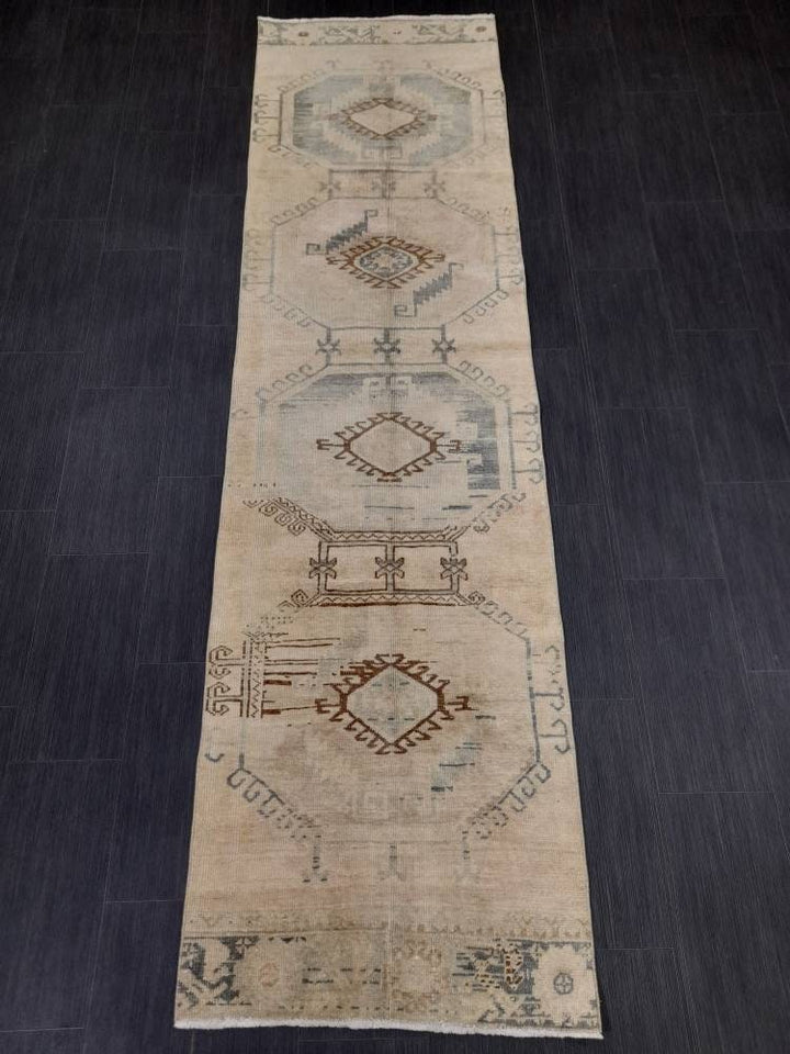 Beige Turkish Runner Rug 2' 9" x 10' Hand-Knotted detail