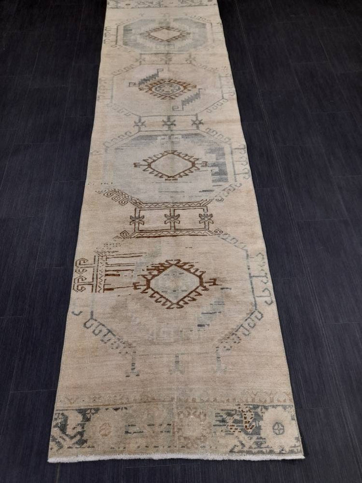 Beige Turkish Runner Rug 2' 9" x 10' Hand-Knotted texture