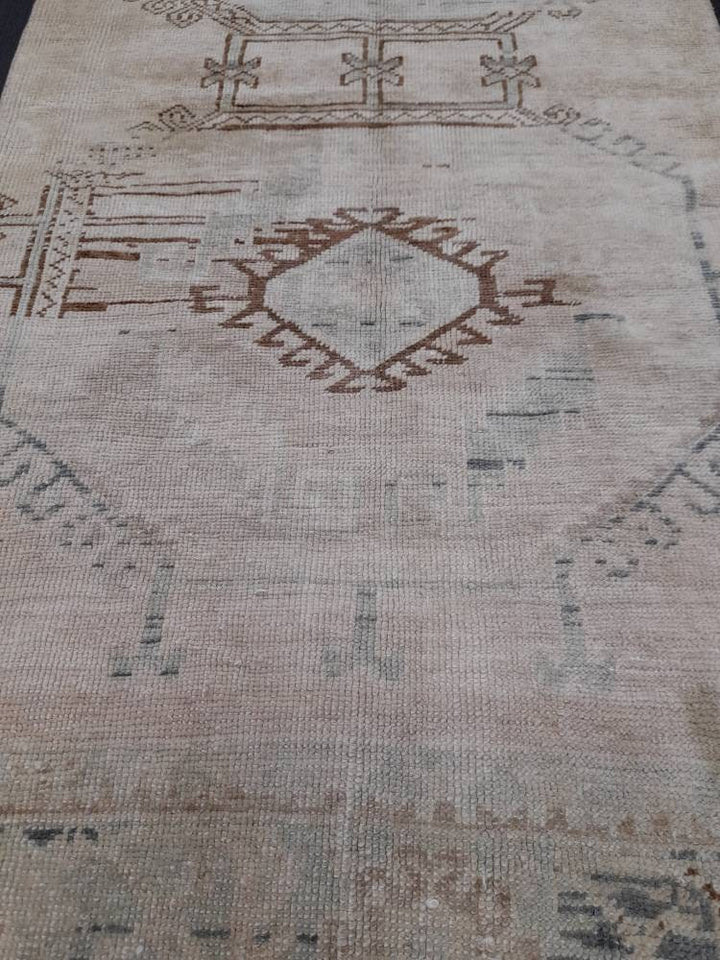 Beige Turkish Runner Rug 2' 9" x 10' Hand-Knotted pattern