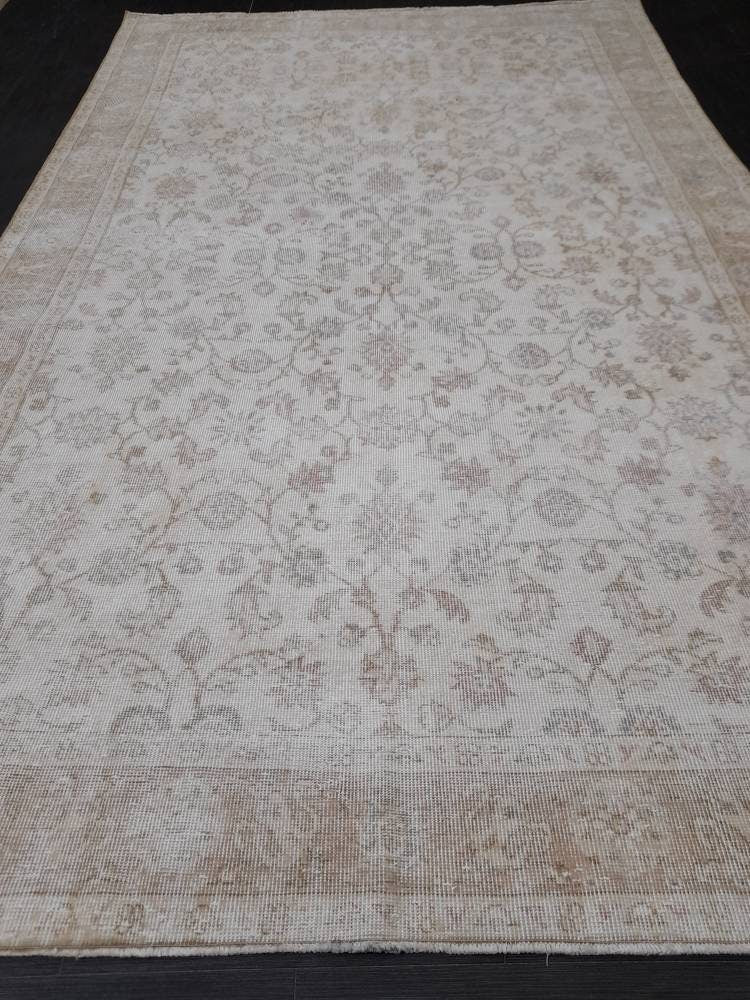 Beige Turkish Oushak Rug 6' 3" x 10' 2" Hand-Knotted pattern
