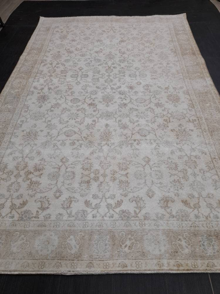 Beige Turkish Oushak Rug 6' 3" x 10' 2" Hand-Knotted texture