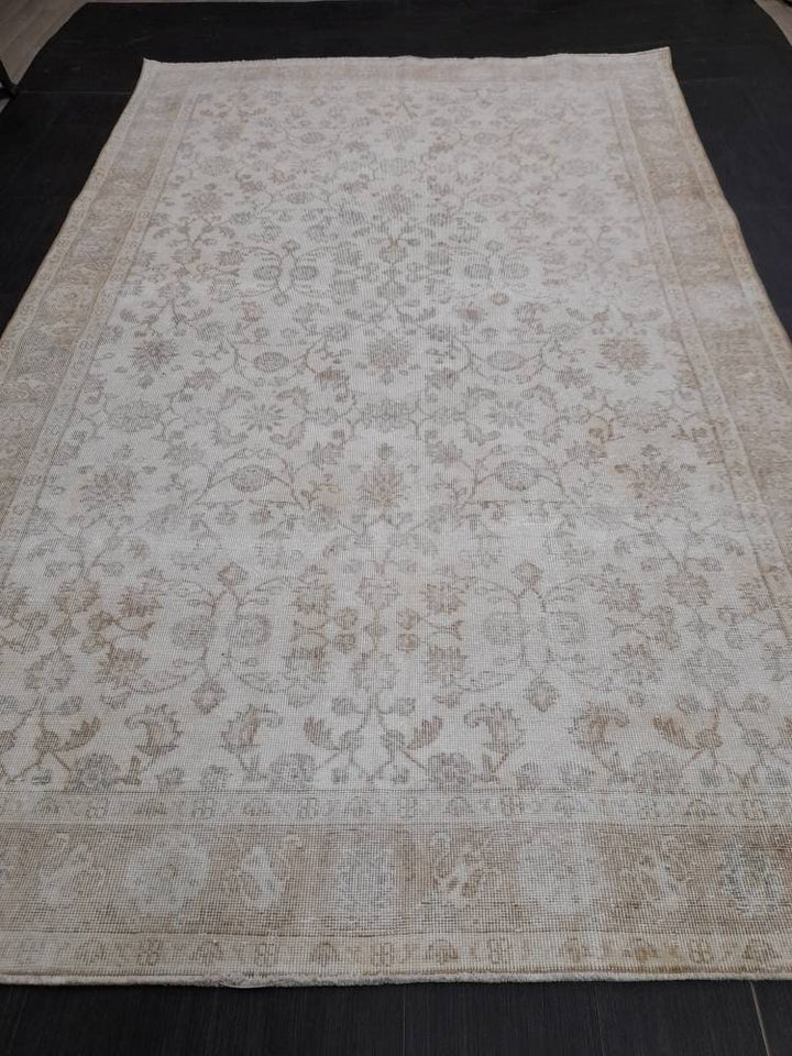 Beige Turkish Oushak Rug 6' 3" x 10' 2" Hand-Knotted texture