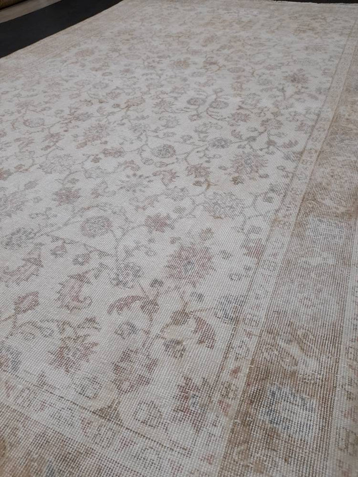 Beige Turkish Oushak Rug 6' 3" x 10' 2" Hand-Knotted border