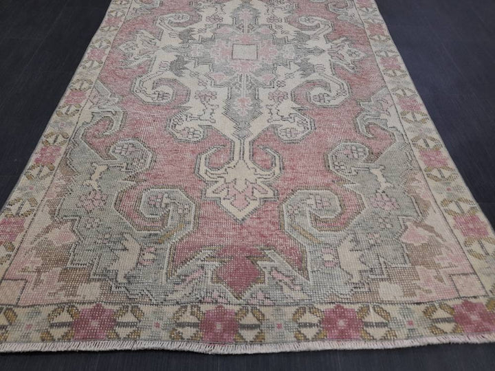 Red Turkish Vintage Rug 4' 2" x 7' Hand-Knotted pattern
