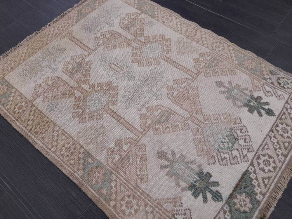 Beige Turkish Runner Rug 2' 5" x 3' 3" Hand-Knotted detail