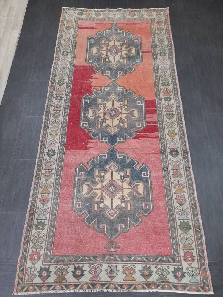 Beige Turkish Runner Rug 4' 10" x 11' Hand-Knotted pattern