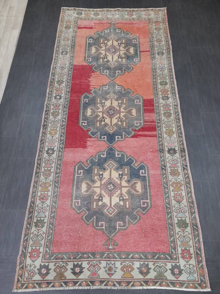 Beige Turkish Runner Rug 4' 10" x 11' Hand-Knotted pattern