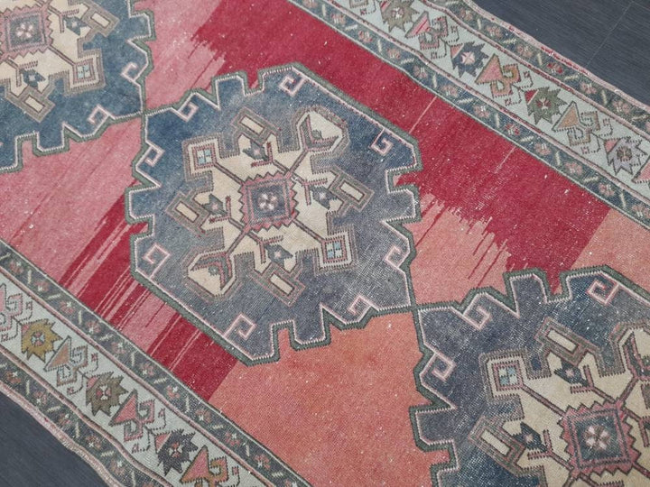 Beige Turkish Runner Rug 4' 10" x 11' Hand-Knotted detail