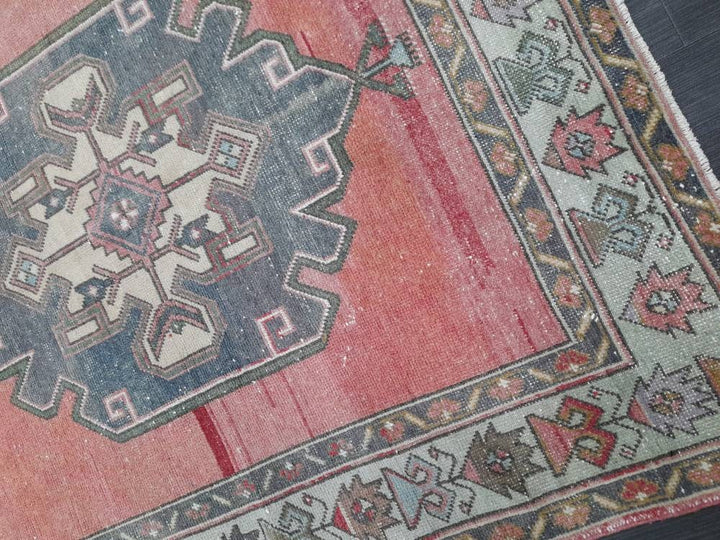 Beige Turkish Runner Rug 4' 10" x 11' Hand-Knotted border