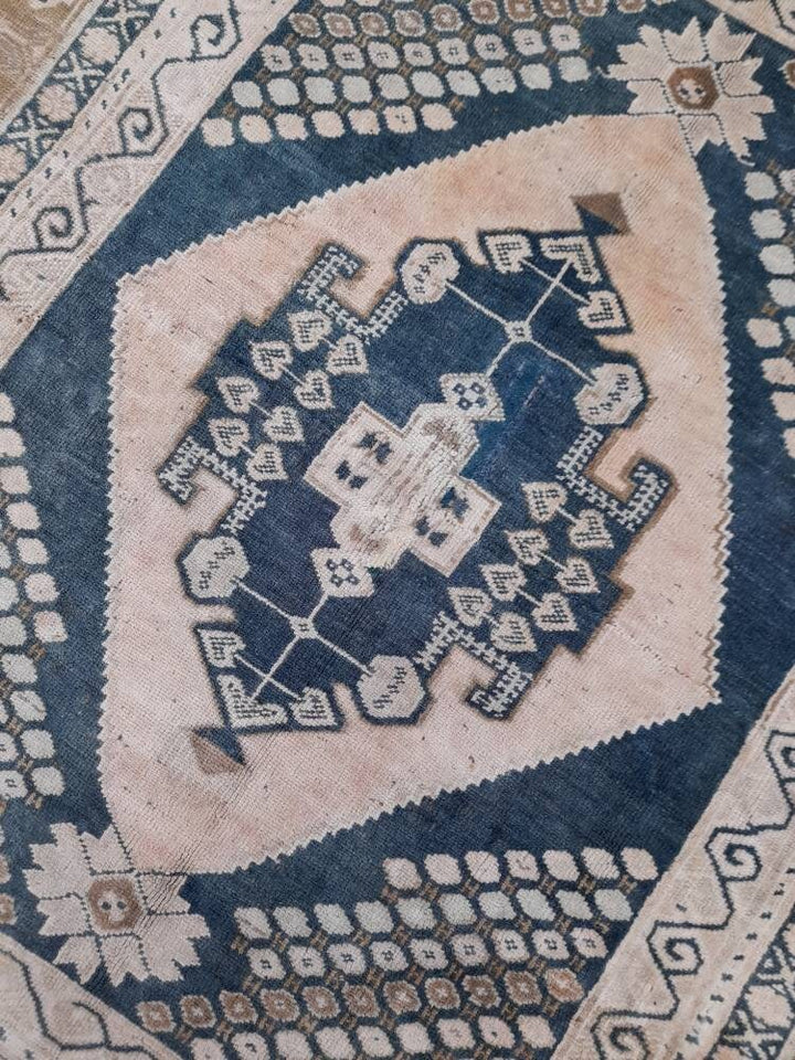 Beige Turkish Oushak Rug 5' 2" x 6' 10" Hand-Knotted border