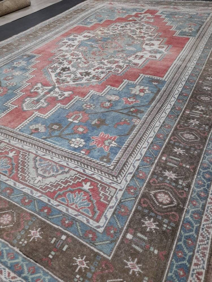Red Turkish Oushak Rug 6' 6" x 10' 1" Hand-Knotted texture