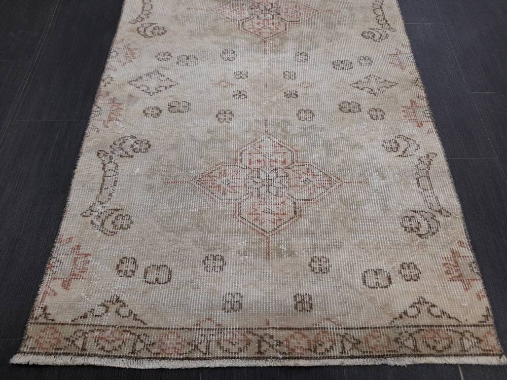 Beige Turkish Runner Rug 2' 9" x 8' 6" Hand-Knotted detail