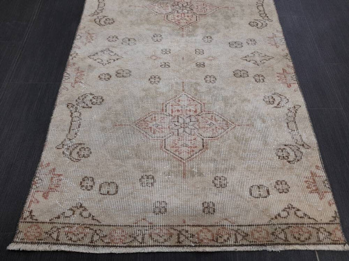 Beige Turkish Runner Rug 2' 9" x 8' 6" Hand-Knotted detail